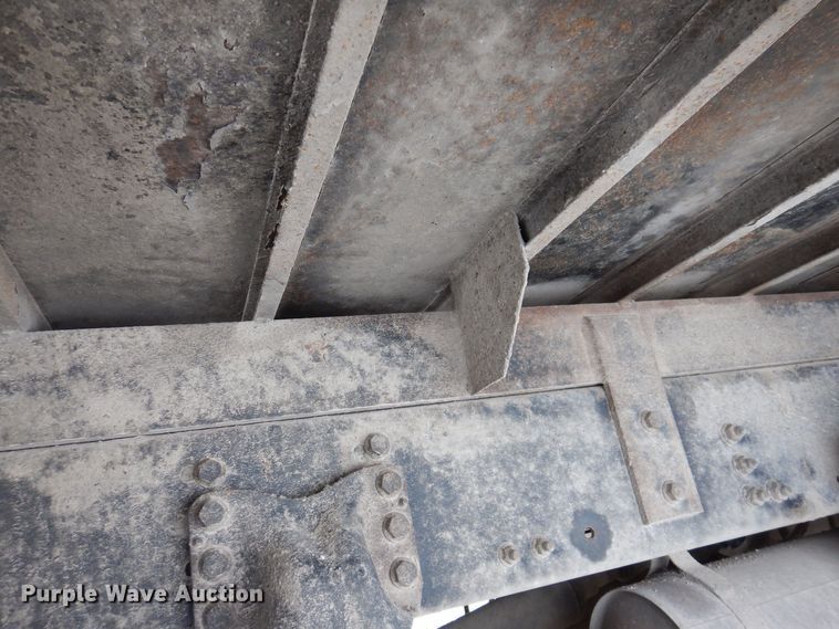 image for item KW9685 2004 Freightliner Business Class M2  flatbed truck