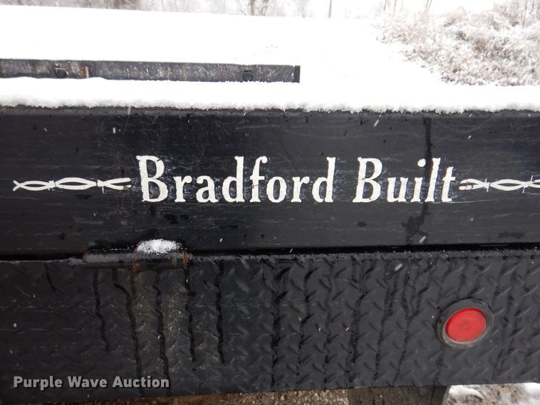 image for item KW9685 2004 Freightliner Business Class M2  flatbed truck