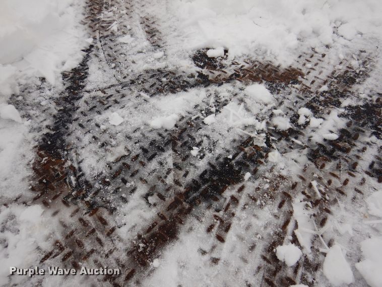 image for item KW9685 2004 Freightliner Business Class M2  flatbed truck