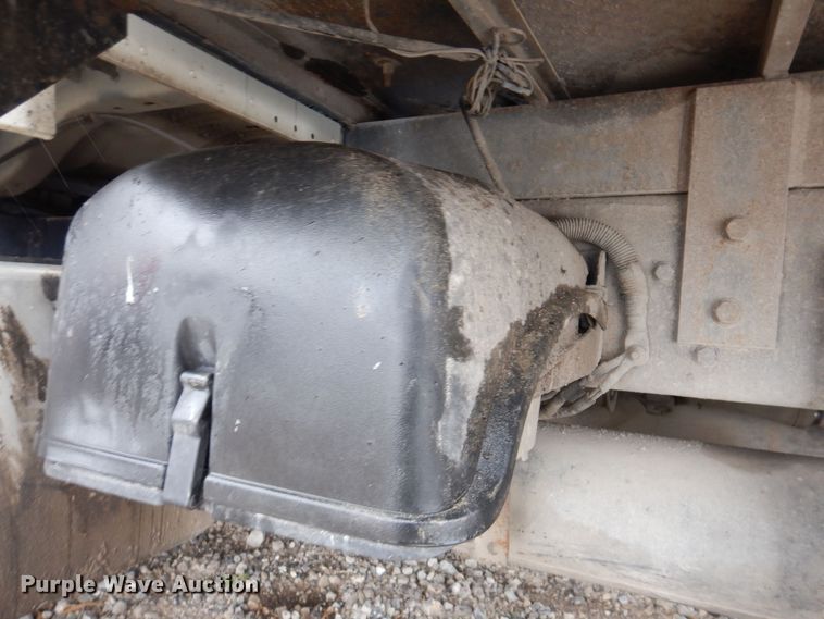 image for item KW9685 2004 Freightliner Business Class M2  flatbed truck