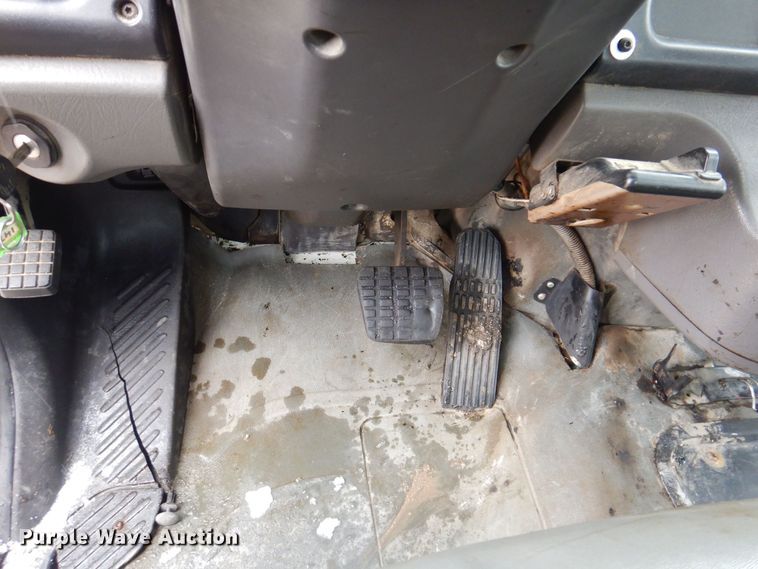 image for item KW9685 2004 Freightliner Business Class M2  flatbed truck