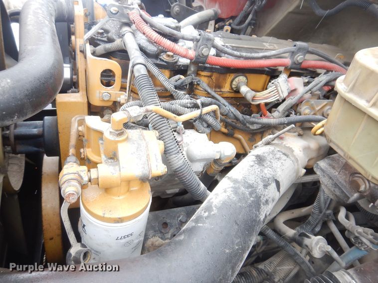 image for item KW9685 2004 Freightliner Business Class M2  flatbed truck