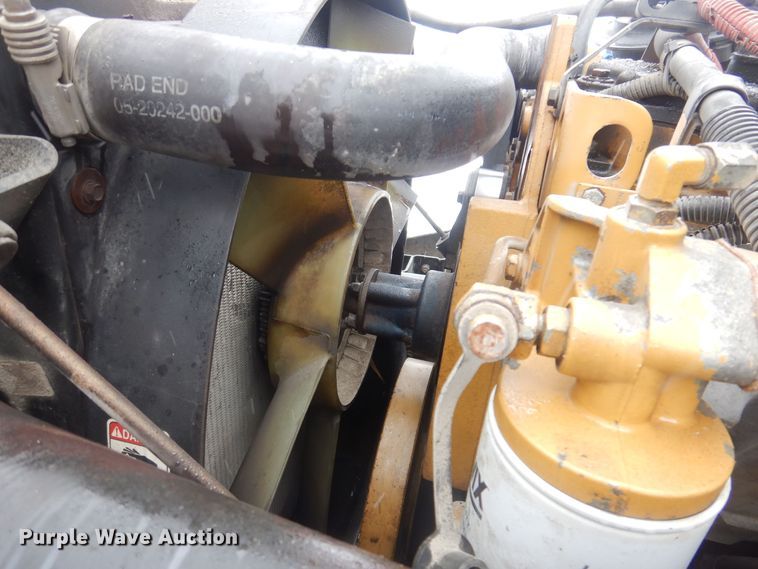 image for item KW9685 2004 Freightliner Business Class M2  flatbed truck