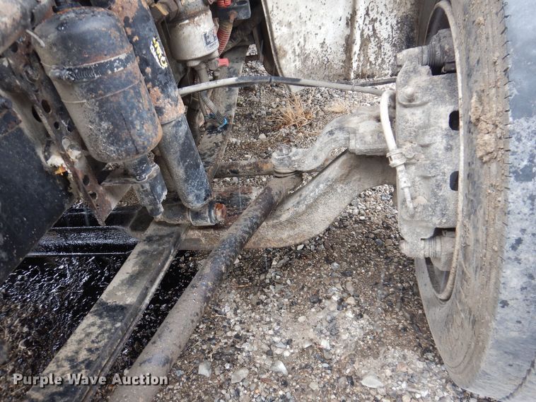 image for item KW9685 2004 Freightliner Business Class M2  flatbed truck