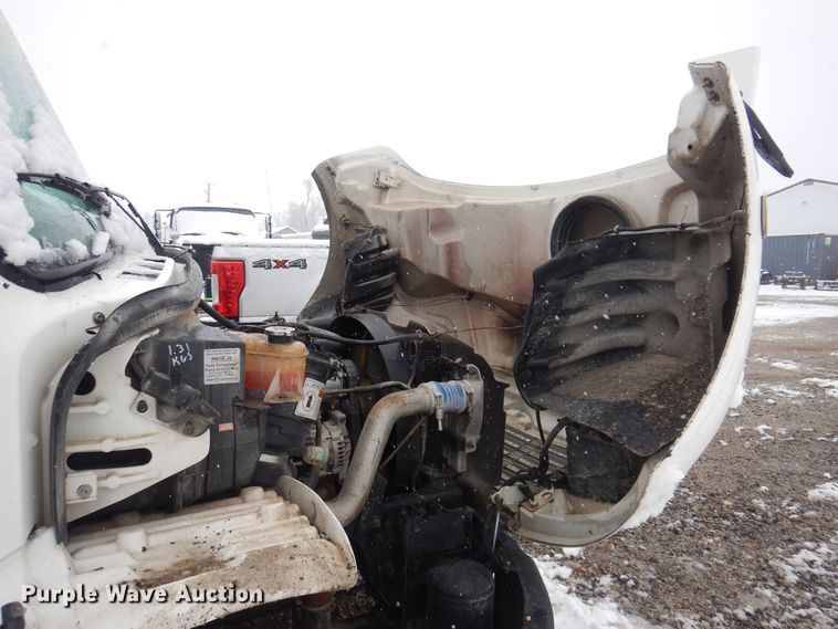 image for item KW9685 2004 Freightliner Business Class M2  flatbed truck