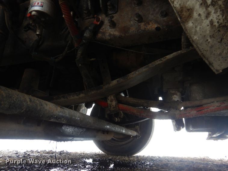 image for item KW9685 2004 Freightliner Business Class M2  flatbed truck