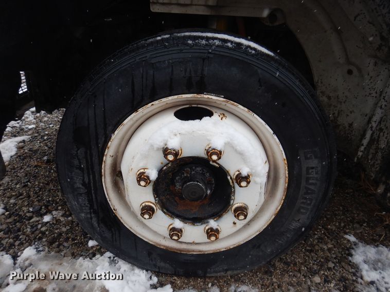 image for item KW9685 2004 Freightliner Business Class M2  flatbed truck