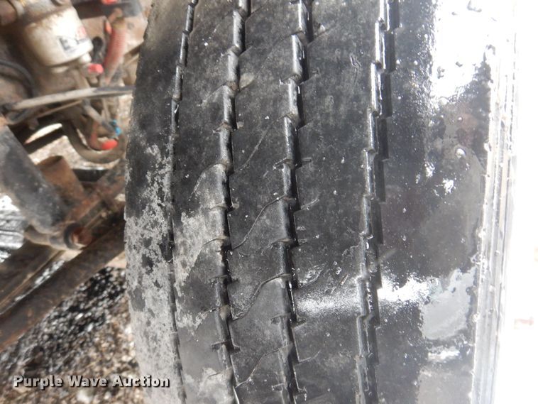 image for item KW9685 2004 Freightliner Business Class M2  flatbed truck