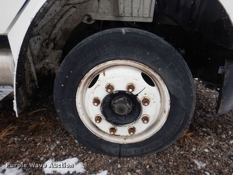 image for item KW9685 2004 Freightliner Business Class M2  flatbed truck