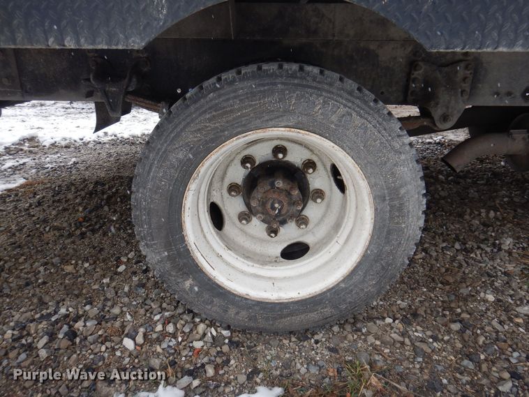 image for item KW9685 2004 Freightliner Business Class M2  flatbed truck