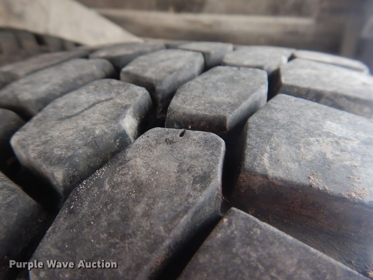 image for item KW9685 2004 Freightliner Business Class M2  flatbed truck