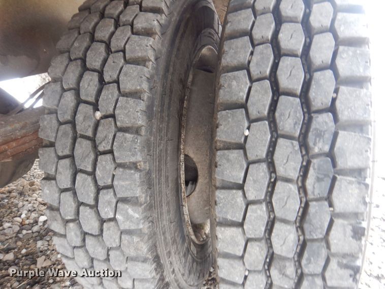 image for item KW9685 2004 Freightliner Business Class M2  flatbed truck