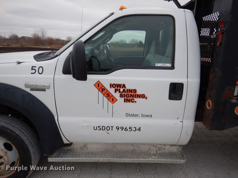 image for item KW9700 2006 Ford F450 Super Duty XL  flatbed truck