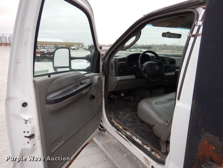 image for item KW9700 2006 Ford F450 Super Duty XL  flatbed truck