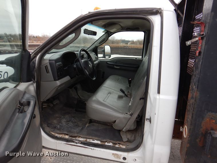 image for item KW9700 2006 Ford F450 Super Duty XL  flatbed truck