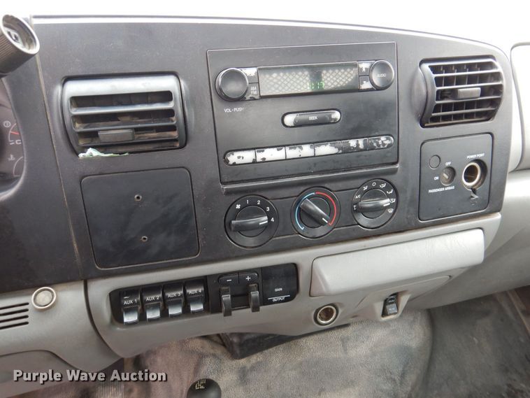 image for item KW9700 2006 Ford F450 Super Duty XL  flatbed truck