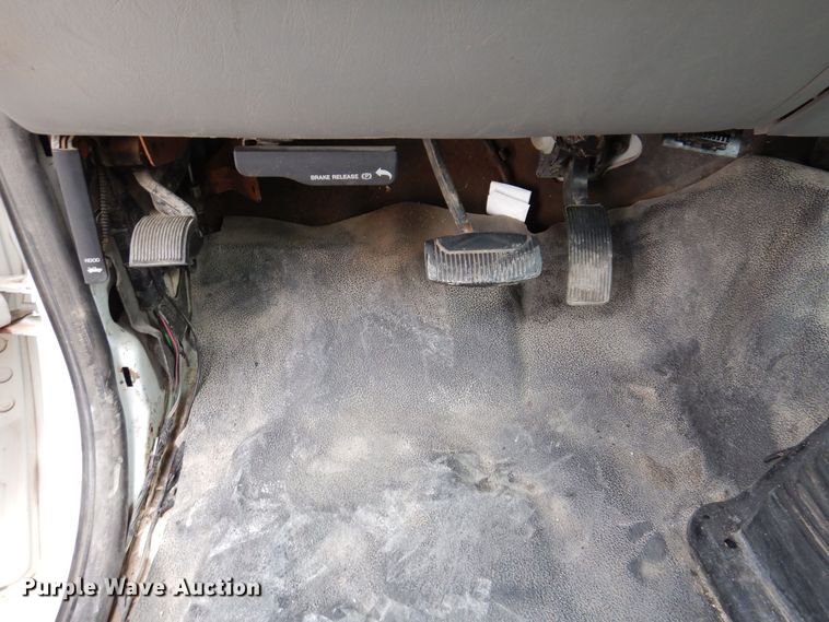 image for item KW9700 2006 Ford F450 Super Duty XL  flatbed truck