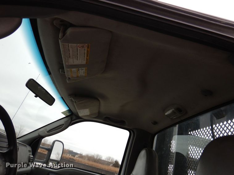 image for item KW9700 2006 Ford F450 Super Duty XL  flatbed truck