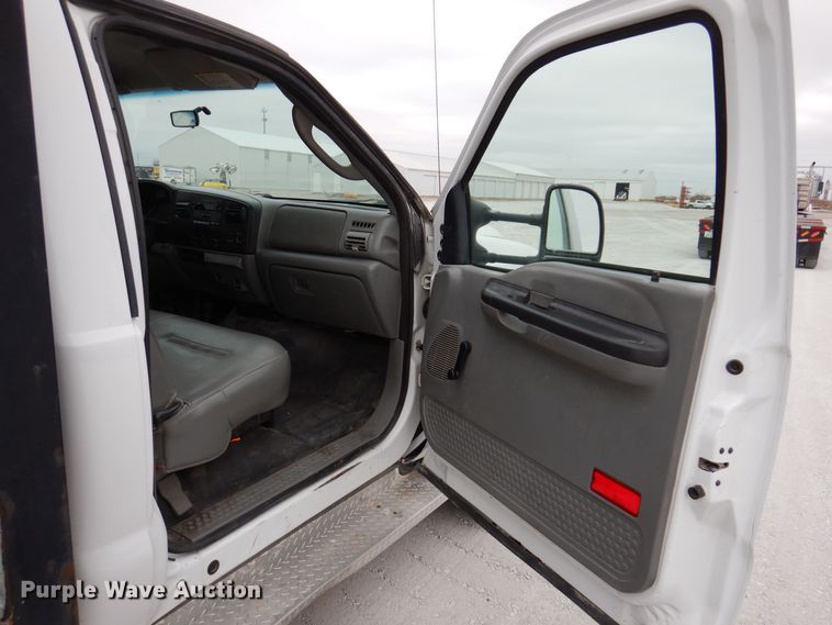 image for item KW9700 2006 Ford F450 Super Duty XL  flatbed truck