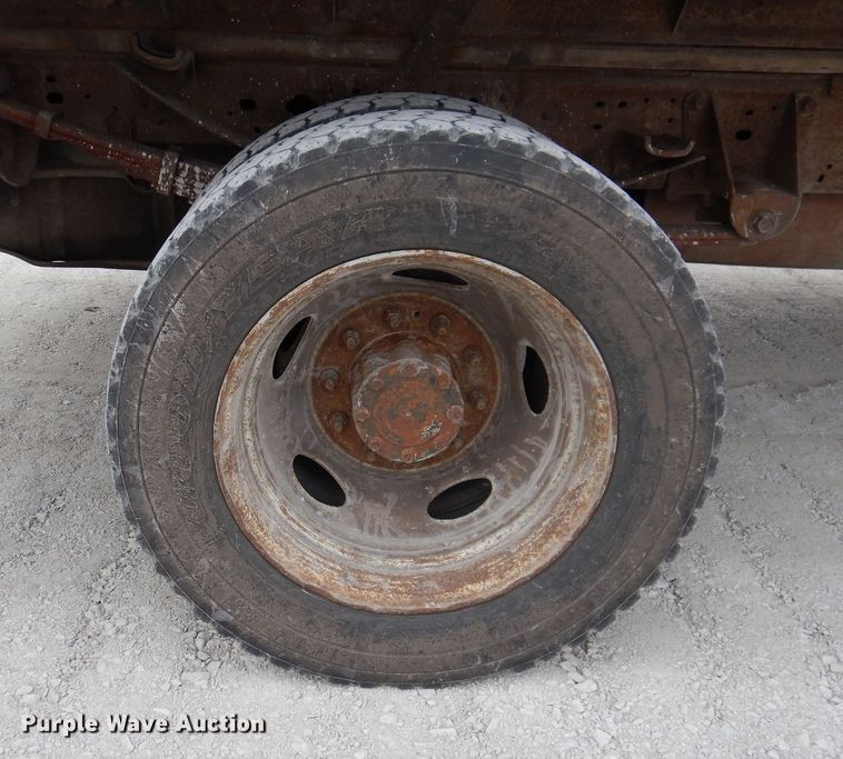 image for item KW9700 2006 Ford F450 Super Duty XL  flatbed truck