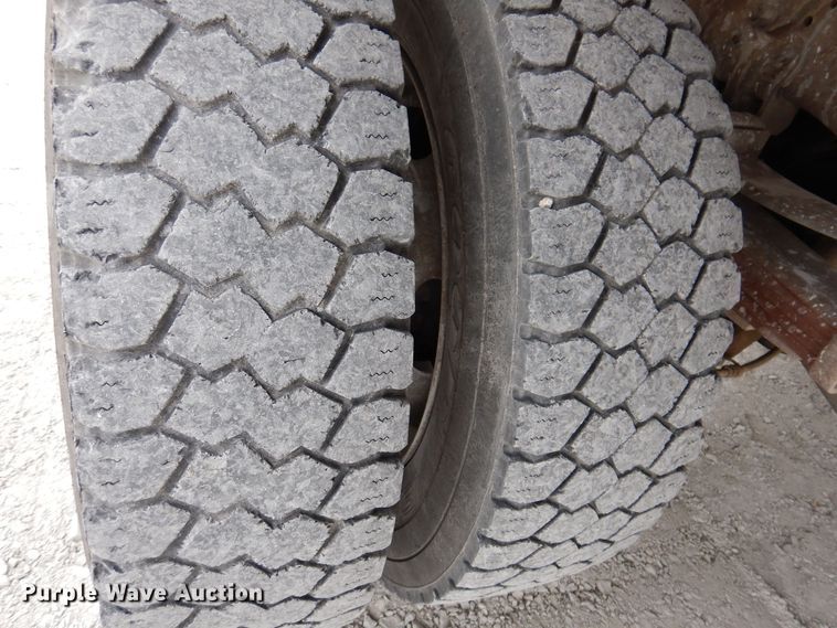 image for item KW9700 2006 Ford F450 Super Duty XL  flatbed truck