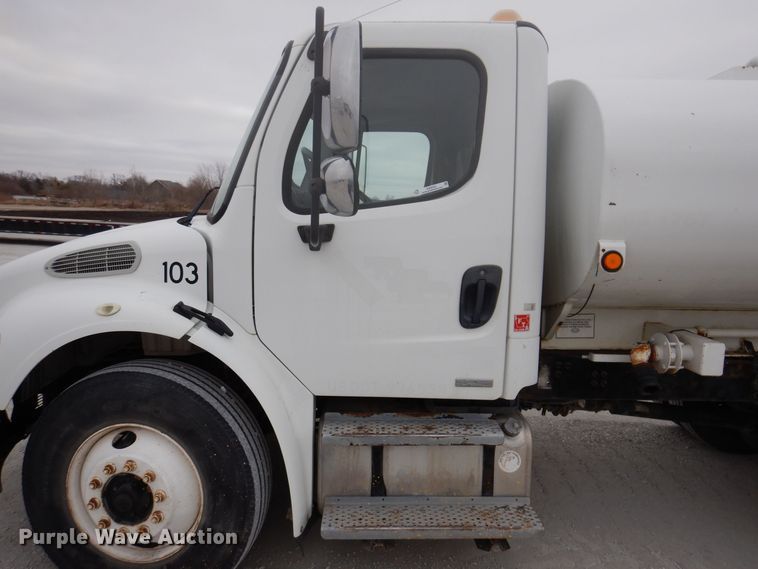 image for item KW9701 2006 Freightliner Business Class M2  water truck