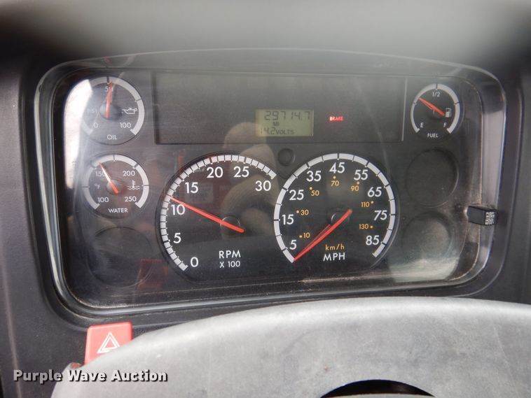 image for item KW9701 2006 Freightliner Business Class M2  water truck