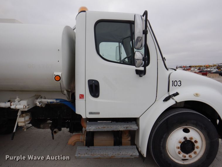 image for item KW9701 2006 Freightliner Business Class M2  water truck