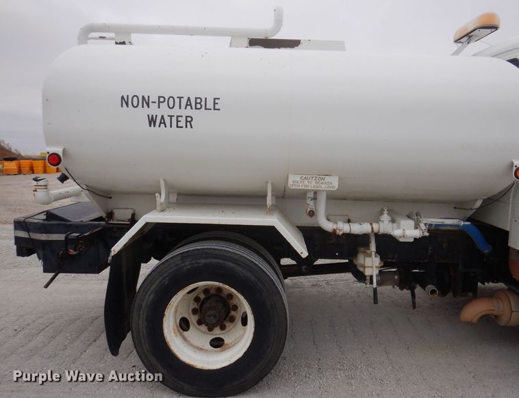 image for item KW9701 2006 Freightliner Business Class M2  water truck