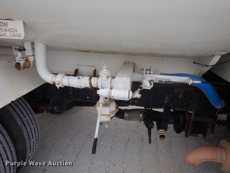 image for item KW9701 2006 Freightliner Business Class M2  water truck