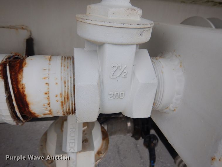 image for item KW9701 2006 Freightliner Business Class M2  water truck