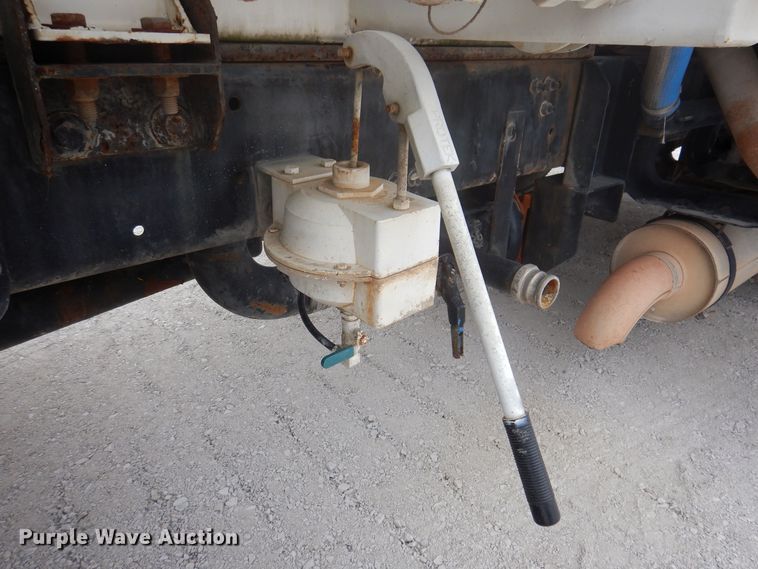 image for item KW9701 2006 Freightliner Business Class M2  water truck