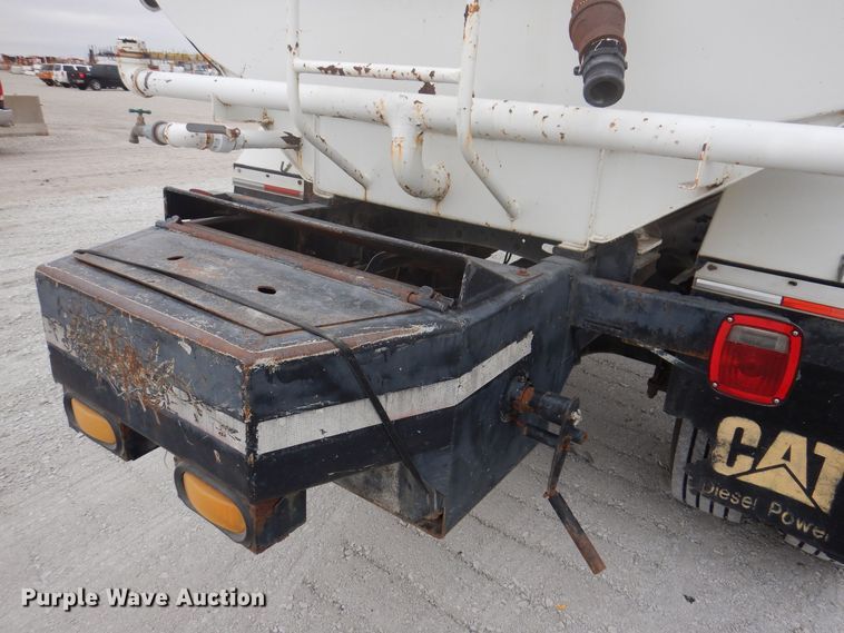 image for item KW9701 2006 Freightliner Business Class M2  water truck