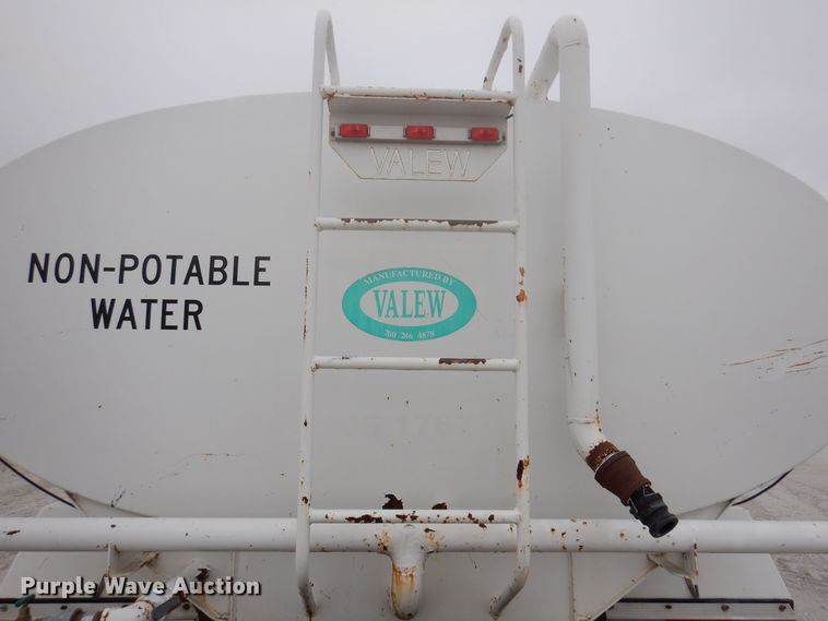 image for item KW9701 2006 Freightliner Business Class M2  water truck