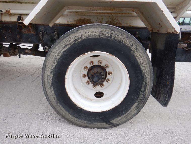 image for item KW9701 2006 Freightliner Business Class M2  water truck