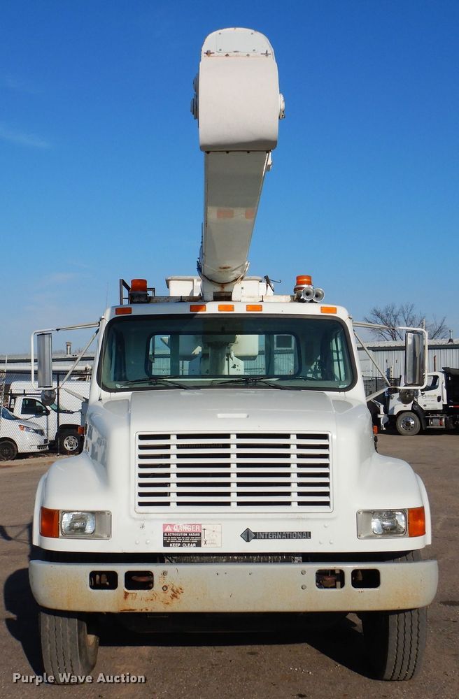image for item KW9764 2001 International 4700  bucket truck