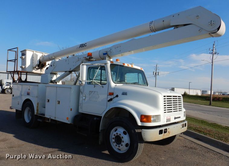 image for item KW9764 2001 International 4700  bucket truck