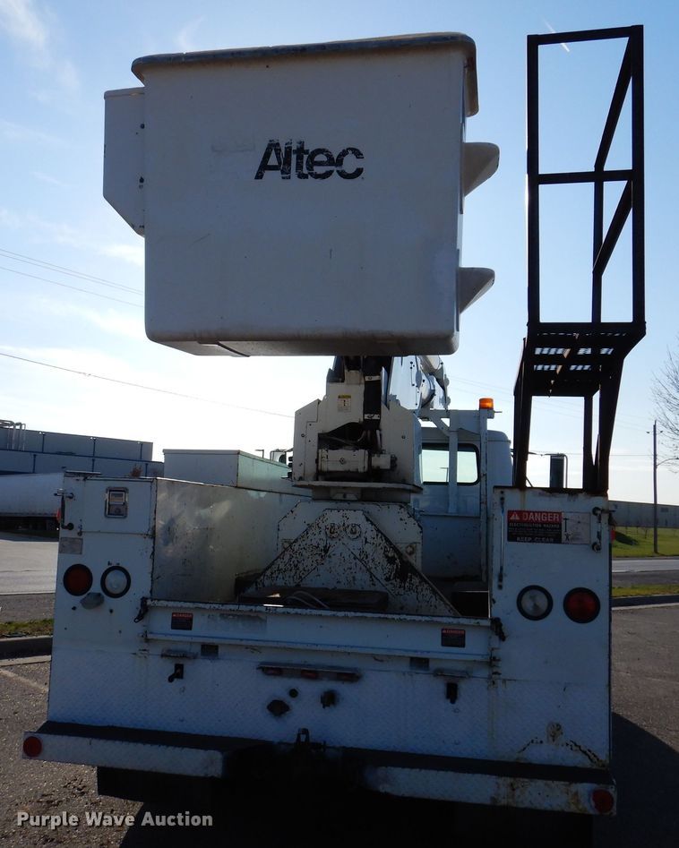 image for item KW9764 2001 International 4700  bucket truck