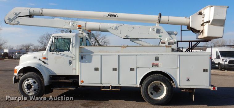 image for item KW9764 2001 International 4700  bucket truck