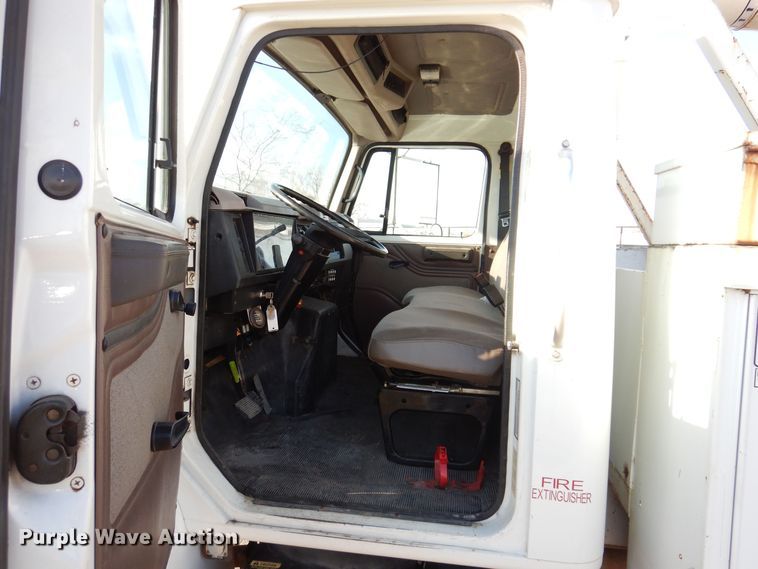 image for item KW9764 2001 International 4700  bucket truck