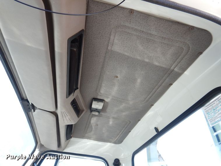 image for item KW9764 2001 International 4700  bucket truck