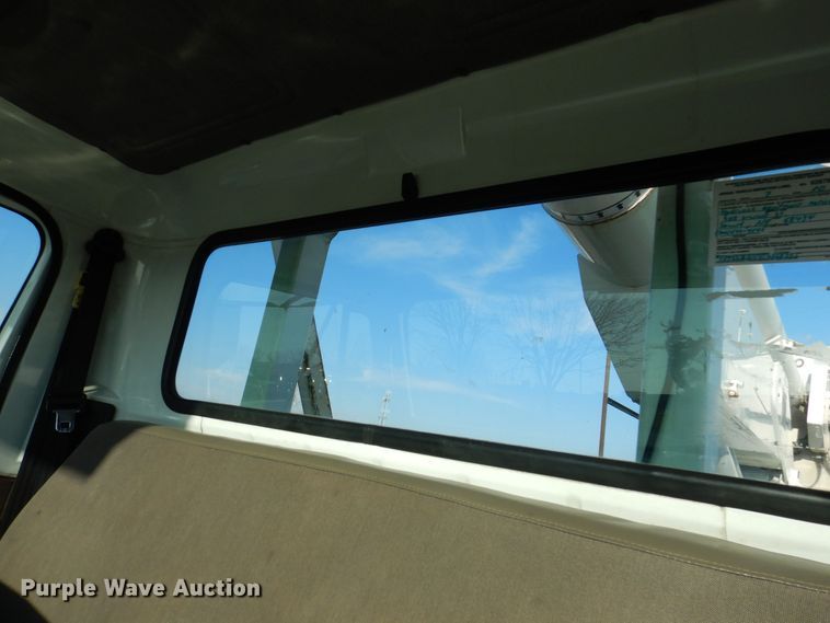 image for item KW9764 2001 International 4700  bucket truck