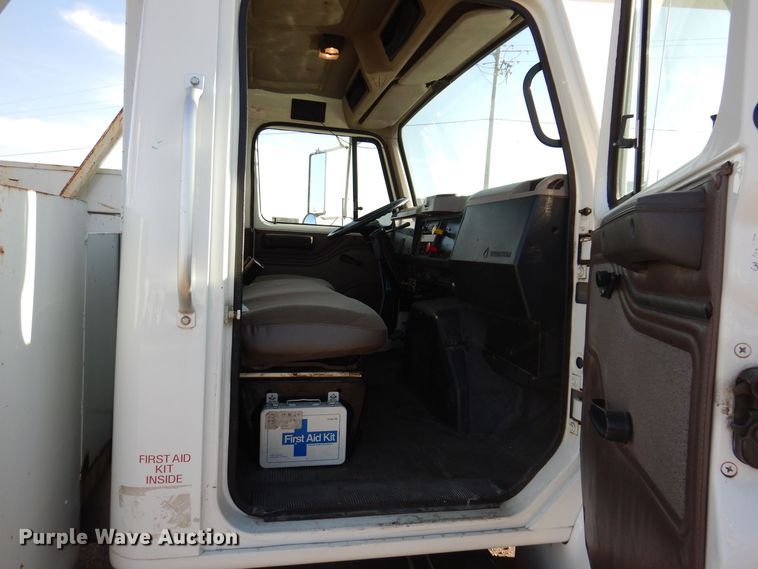 image for item KW9764 2001 International 4700  bucket truck