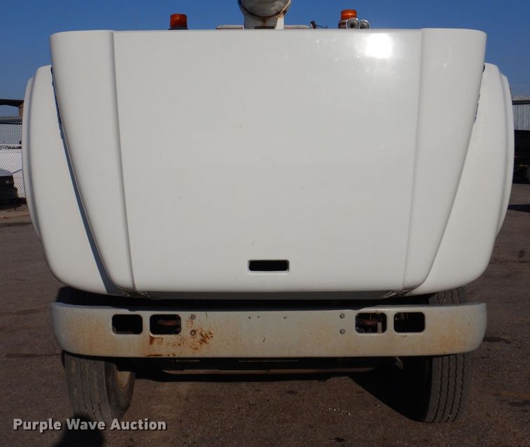 image for item KW9764 2001 International 4700  bucket truck