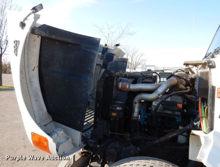 image for item KW9764 2001 International 4700  bucket truck