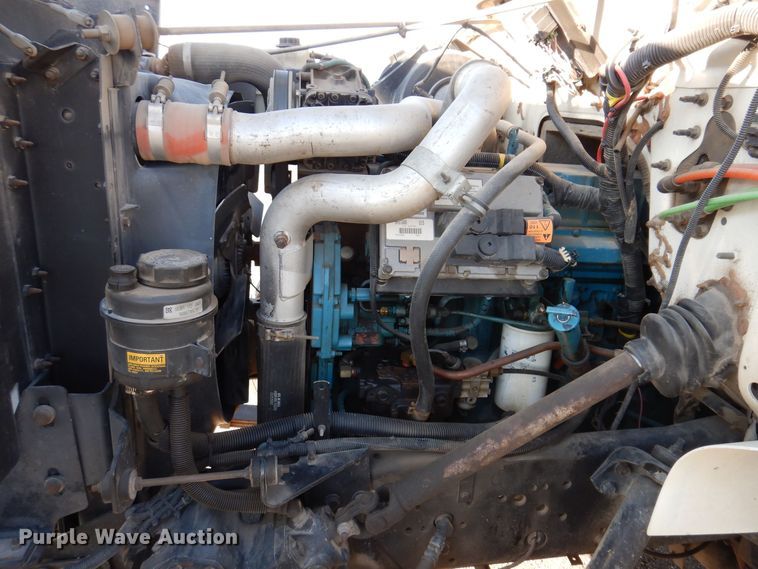 image for item KW9764 2001 International 4700  bucket truck