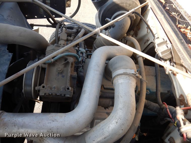 image for item KW9764 2001 International 4700  bucket truck