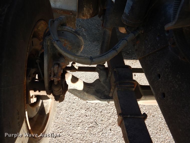 image for item KW9764 2001 International 4700  bucket truck