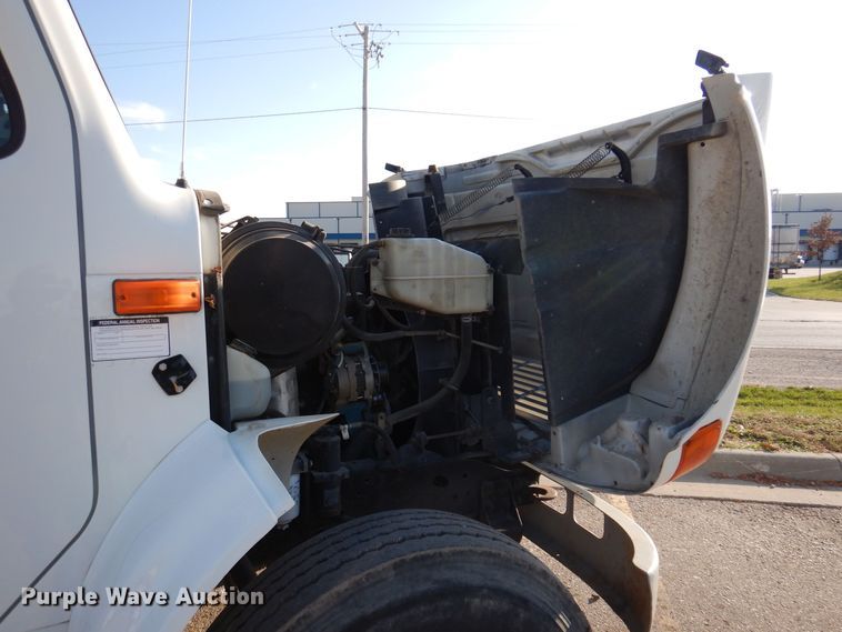image for item KW9764 2001 International 4700  bucket truck