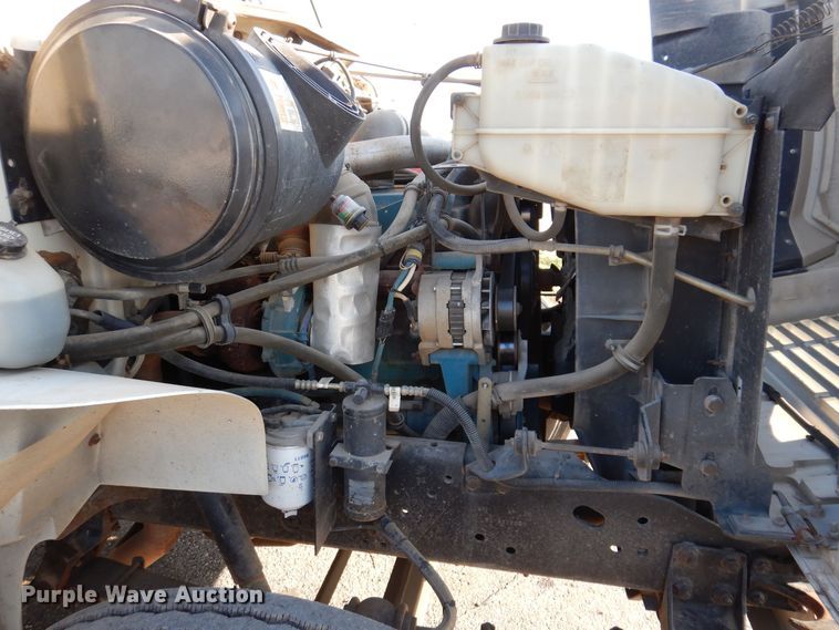 image for item KW9764 2001 International 4700  bucket truck